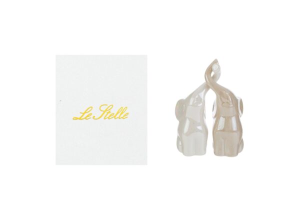 Set di 2 elefantini in porcellana bianca con astuccio bianco decorato con scritta dorata. Dimensioni: 5x9xh.16 cm.