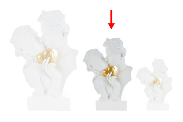 Statua in resina bianca di una coppia che si bacia, con cuore dorato. Misura 12,5x6xh.20 cm. Inclusa shopper elegante.
