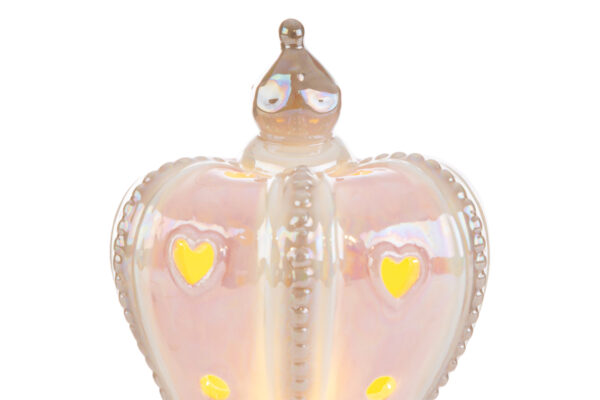 Corona decorativa in porcellana rosa con illuminazione LED, dettagli lucidi e cuori perforati, dimensioni 9x8x4,5 cm.