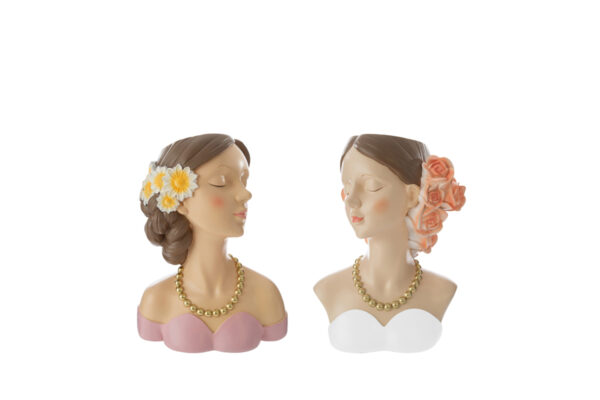 Due vasi in resina a forma di volti femminili con collane dorate e decorazioni floreali nei capelli, dimensioni 13,5x10,5xh.18,5 cm.
