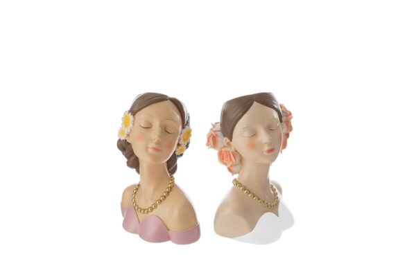 Due statuine a forma di busto femminile in resina, con dettagli floreali e collane dorate, misure 13,5x10,5xh.18,5 cm.