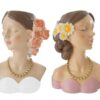 Due vasi decorativi in resina a forma di busto femminile, con dettagli floreali e collane dorate, misura 20x13xh.27 cm.
