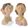 Due vasi decorativi in resina a forma di busto femminile, con dettagli floreali e collane dorate, dimensioni 20x13xh.27 cm.