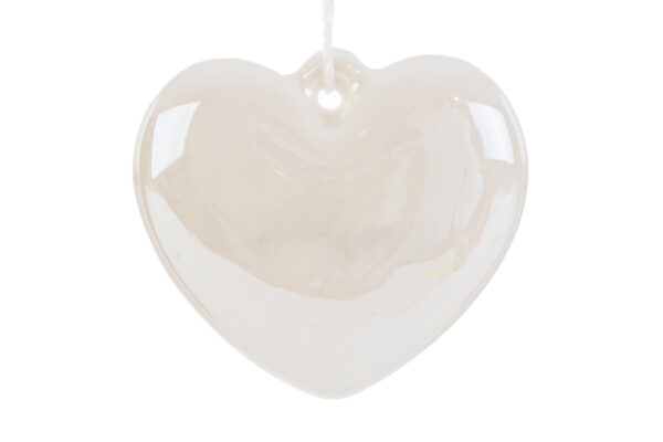 Appendino calamita a forma di cuore in porcellana bianca, dimensioni 4,5 cm. Design semplice ed elegante.