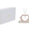 Profumatore a forma di cuore in porcellana bianca con bordi rosa, misura 16,5×4,5×h.11 cm, con astuccio incluso.