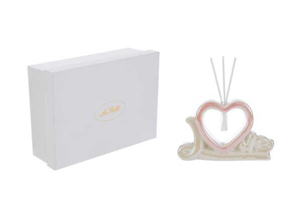 Profumatore a forma di cuore in porcellana bianca con bordi rosa, misura 16,5×4,5×h.11 cm, con astuccio incluso.