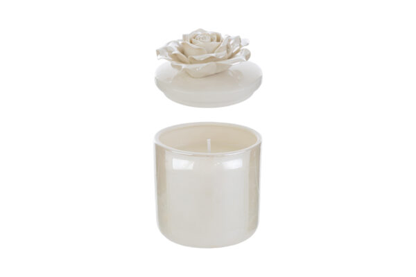 Candela in scatola di porcellana bianca con coperchio decorato a fiore, dimensioni 7,5×7,5×h10,5 cm.