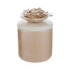 Candela decorativa in scatola di porcellana beige con coperchio floreale, dimensioni 7,5x7,5xh.10,5 cm, fornita con astuccio.