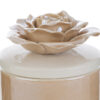 Candela decorativa in porcellana beige con coperchio a forma di fiore, dimensioni 7,5x7,5xh.10,5 cm e astuccio incluso.