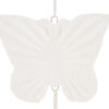 Appendino a forma di farfalla in porcellana bianca, dimensioni 7,5x6x2 cm, con dettagli delicati.