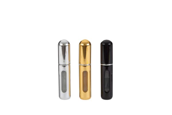 Portaprofumo spray ricaricabile da 5 ml in tre colori assortiti (argento, oro e nero), dimensioni 8 cm.