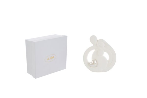 Scultura in porcellana bianca raffigurante una famiglia, dimensioni 14x5xh.15,5 cm, con astuccio regalo incluso.