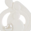 Statua in porcellana bianca raffigurante una famiglia stilizzata, con cuore argentato decorativo; dimensioni 14x5xh.15,5 cm.
