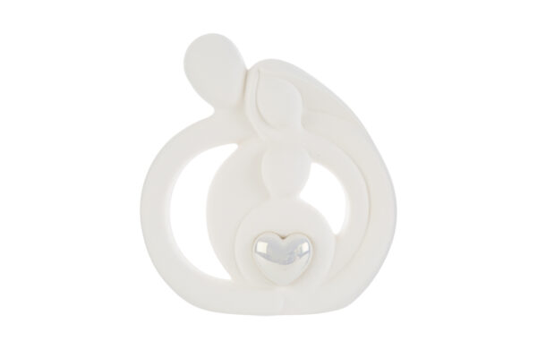 Statua in porcellana bianca a forma di famiglia stilizzata con cuore argentato al centro, dimensioni 19,5x5xh.20,5 cm.