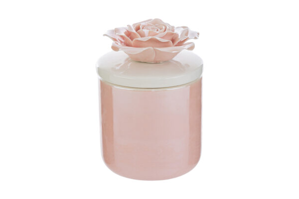 Candela in scatola di porcellana rosa 7,5×7,5×h10,5 cm con coperchio decorato da un fiore a forma di rosa.