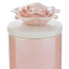 Candela in scatola di porcellana rosa con coperchio decorato da una rosa, dimensioni 7,5×7,5×h.10,5 cm.