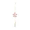 Appendino a forma di stella in porcellana rosa con calamita, decorato con un fiocco e nappina. Dimensioni: 6×6,5 cm.
