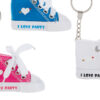 Portachiavi a forma di sneaker in tela, colori assortiti, scritta "I LOVE PARTY", 7,5×3,5xh.3,5 cm.