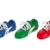 Salvadanai a forma di scarpetta da calcio in resina, colori blu, verde e rosso, 17x7xh8 cm.
