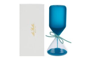 Clessidra in vetro celeste satinato h.15cm con astuccio bianco, decorata con fiocco azzurro.