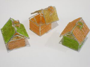 CASETTA IN METALLO C/PERLINE 3 ASS. 5X5XH.6 CM *OUTLET*